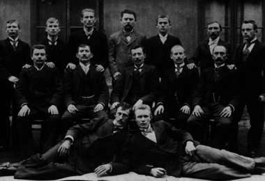 A gyár művezetőinek és szakmunkásainak csoportképe 1902-ből