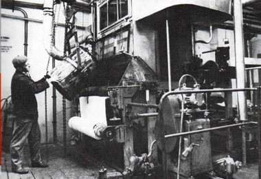 Kapli-mártógép, a nitroműbőr-gyártás idején a cipőorr-merevítők készítésére használták